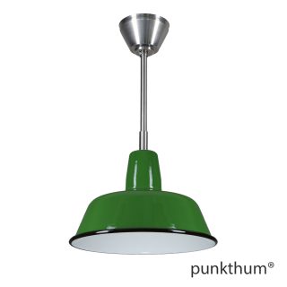 Grüne Fabriklampe, Emaillelampe mit Stahlrohr-Aufhängung und Baldachin.