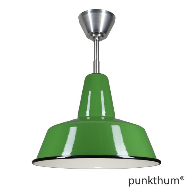 Grosse grüne Fabriklampe, Emaillelampe mit Stahlrohr-Aufhängung und Baldachin.