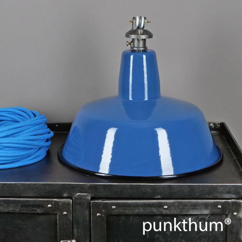 Blaue Emaillelampe, Industrielampe mit Stahlguss-Aufhängung und blauem Textilkabel.