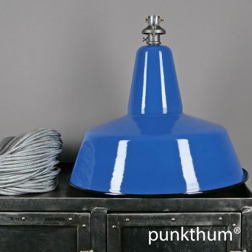 Grosse blaue Emaillelampe, Industrielampe mit Stahlguss-Aufhängung und silbernem Textilkabel.