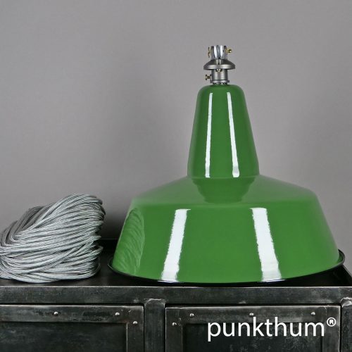 Grosse grüne Emaillelampe, Industrielampe mit Stahlguss-Aufhängung und silbernem Textilkabel.