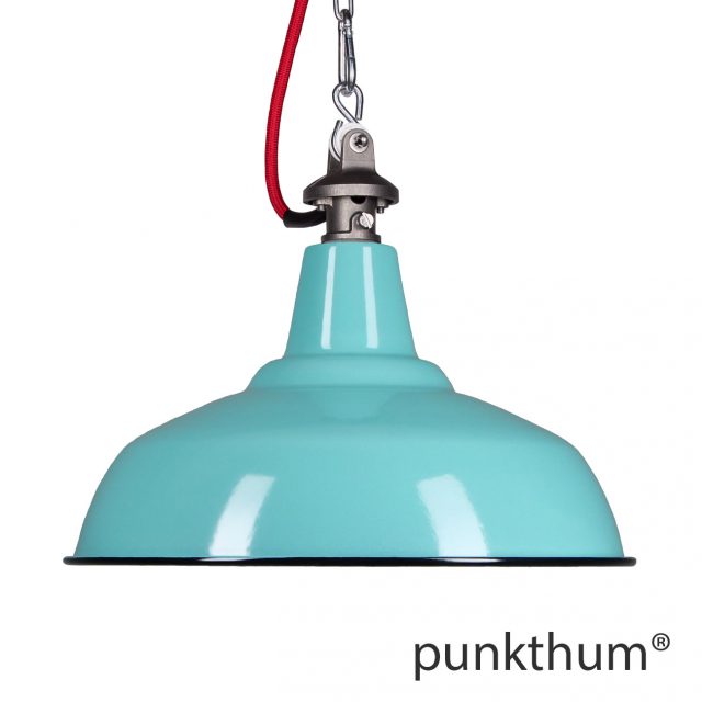Emaillelampe, Industrielampe in türkis, mit Stahlguss-Aufhängung und rotem Textilkabel.