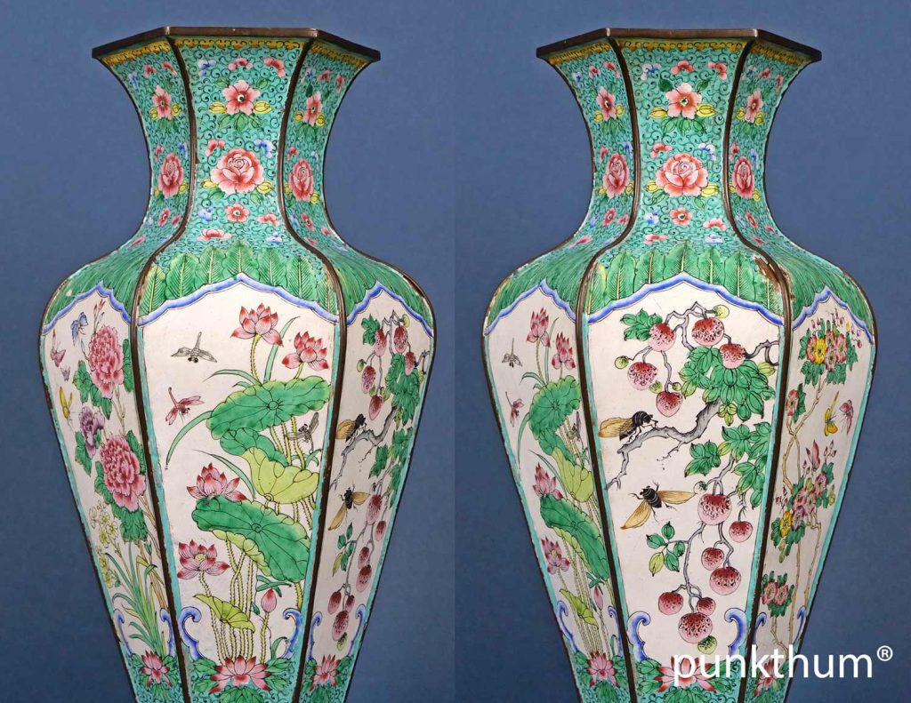 Die Vase hat, wie immer, eine weiße Grundierung, auf den die Muster und Motiven gemalt wurden.